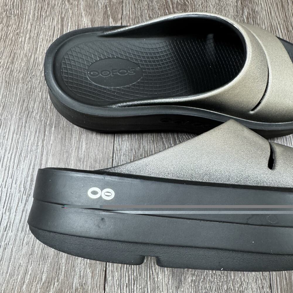 OOFOS OOmega OOahh Luxe Platform Recovery Slides Sandals Metallic Womens 9 - Picture 6 of 16